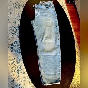 Abercrombie & Fitch - The ‘80s Mom High Rise Jean 32/14L